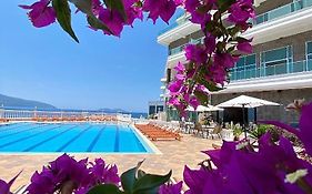 Toto Hotel & Apartments